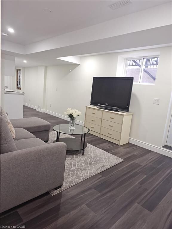 Property Photo:  281 Woodbine Avenue Bsmt  ON N2R 0L2 
