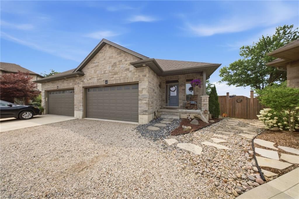 Property Photo: 14 Ridgewood Court ON N4T 0E5