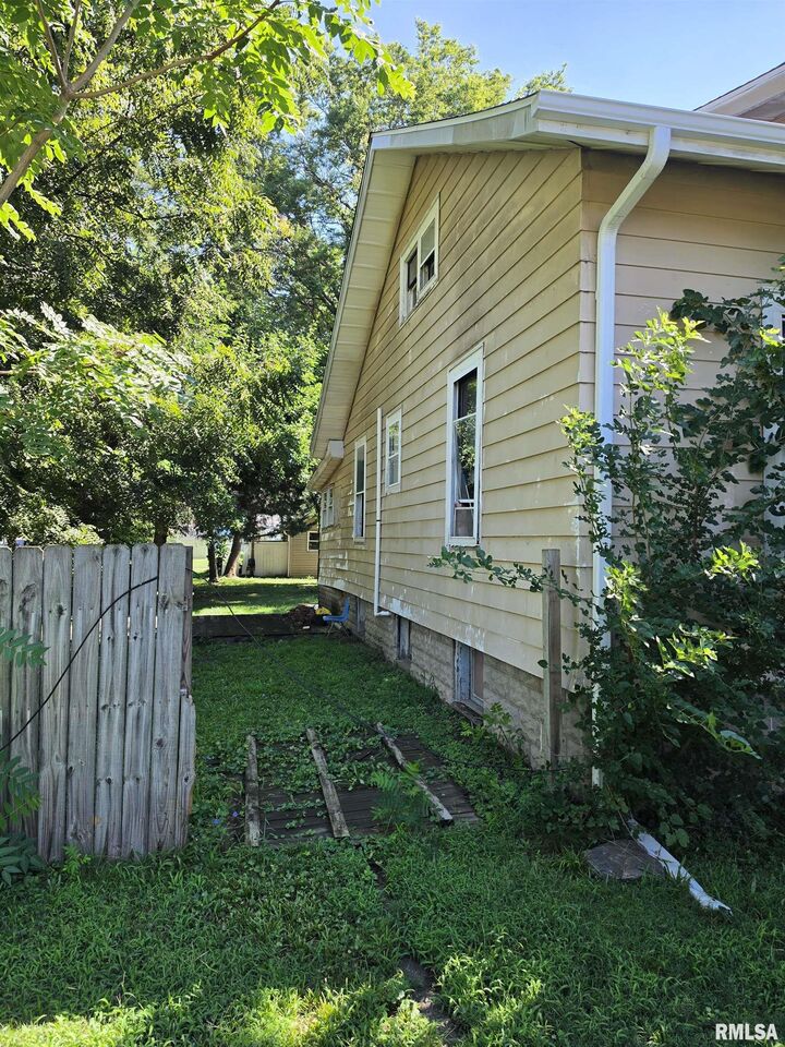Property Photo: 1130 Pekin Street IL 62656-0000