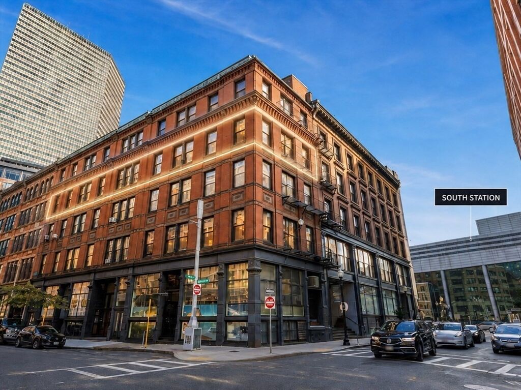 Property Photo:  118 South Street 4ab  MA 02111 