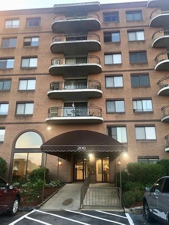 Property Photo: 200 Locust St 604 MA 01904