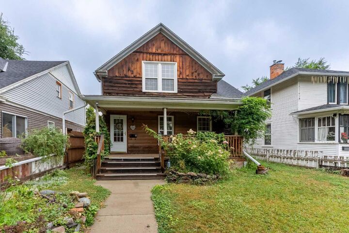 Property Photo:  287 7A Avenue S  AB T1J 1N3 