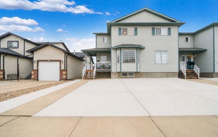 Property Photo: 719 Sprague Way SE AB T1B 4L4