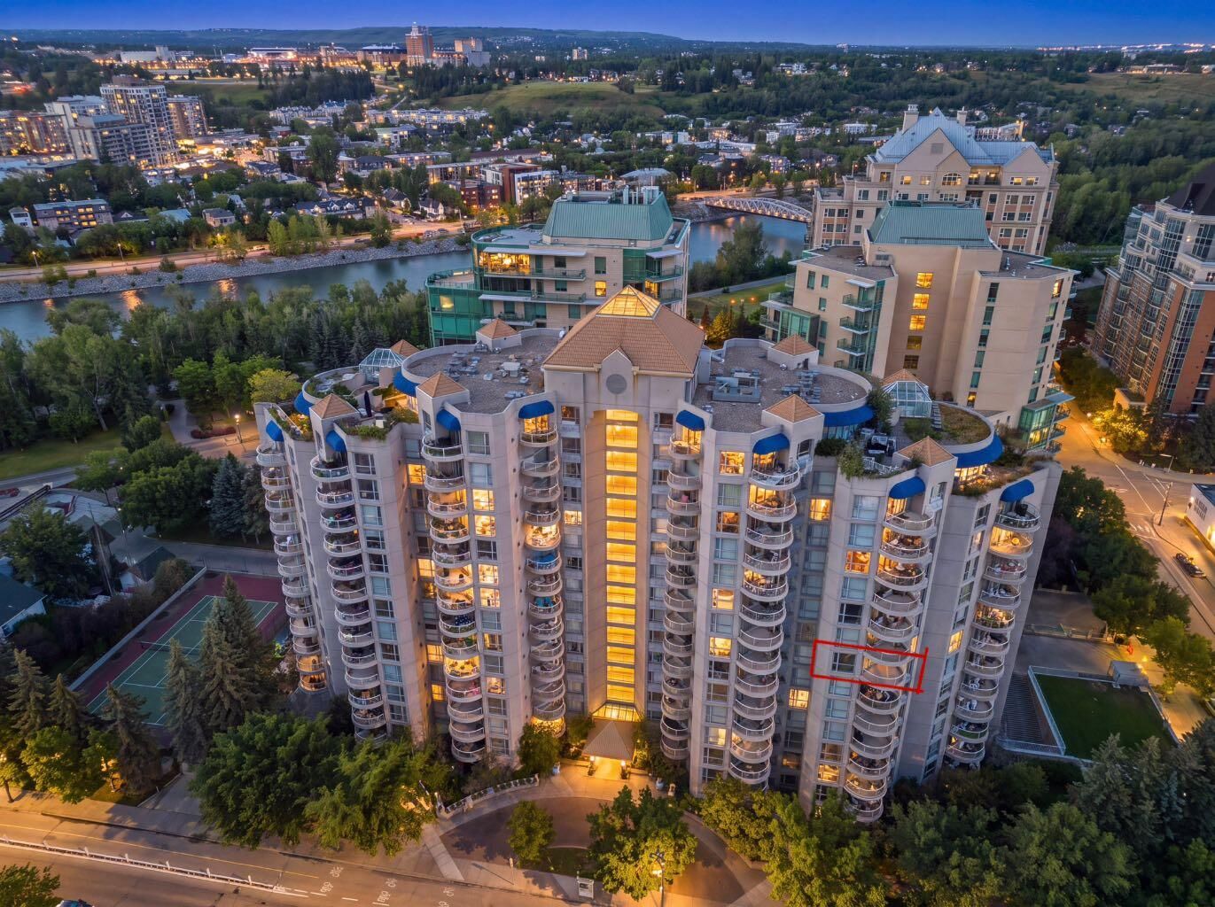 Property Photo: 804 3 Avenue SW 804 AB T2P 0G9
