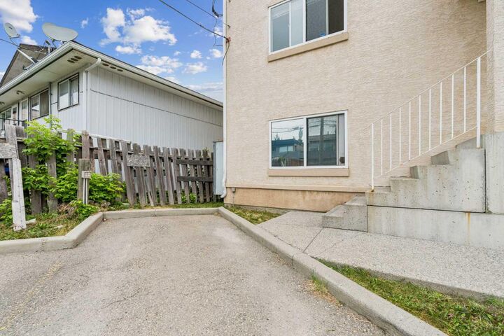 Property Photo: 1921 25 Street SW 202 AB T3E 1W8