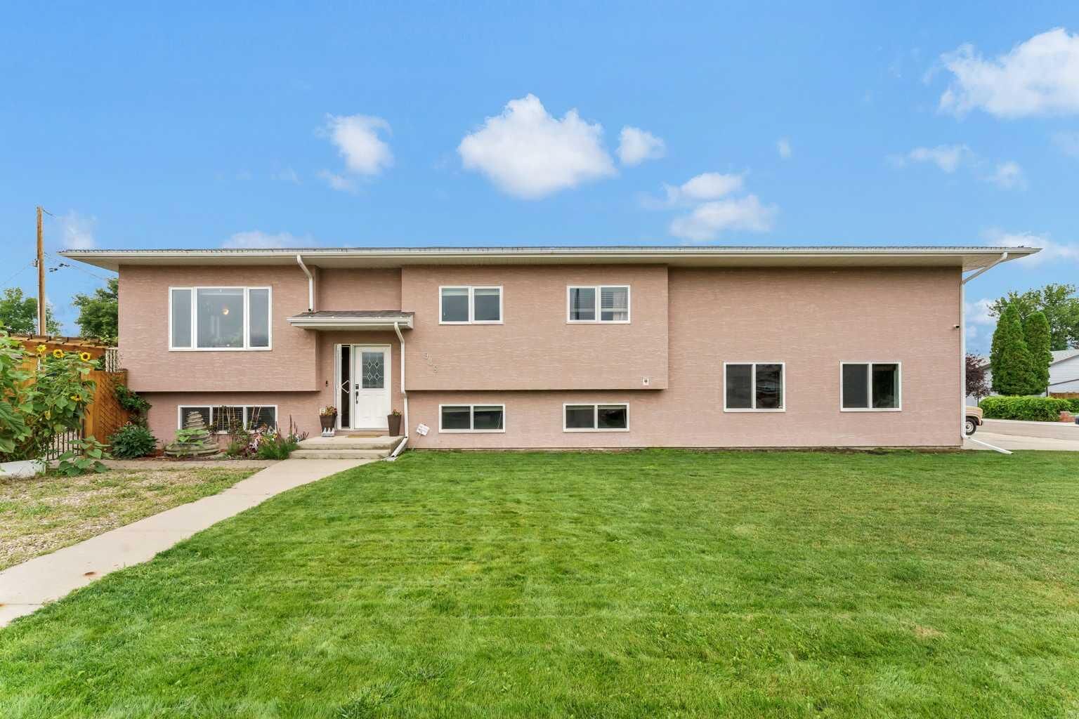 Property Photo: 938 6 Street SE AB T0J 2P0