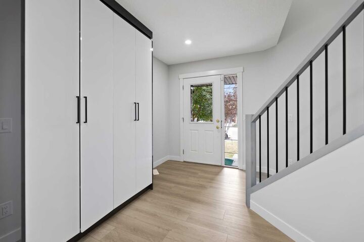 Property Photo:  81 Saddlecrest Green NE  AB T3J 5N4 