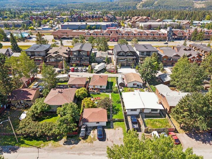 Property Photo: 1221 1 Avenue AB T1W 1M5