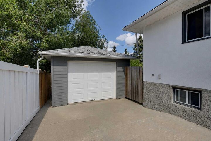 Property Photo: 9622 108 Avenue AB T8V 1N3