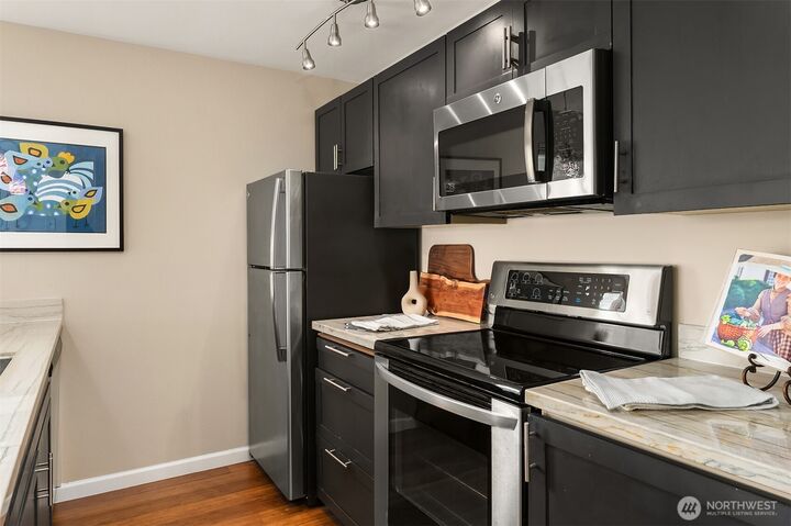 Property Photo: 10329 Meridian Avenue N 202 WA 98133