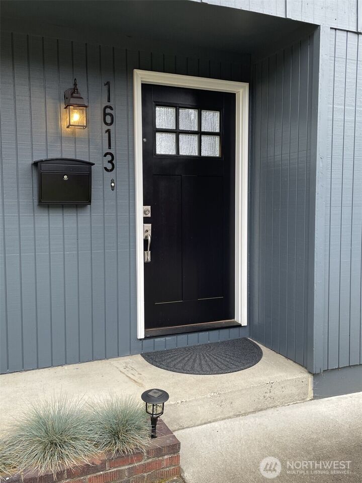 Property Photo: 1613 S Winnifred Street WA 98465