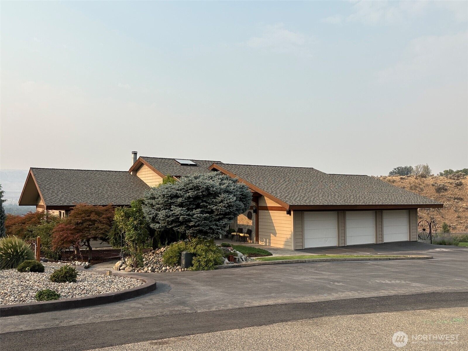 Property Photo: 522 Hillcrest Circle Drive WA 98841