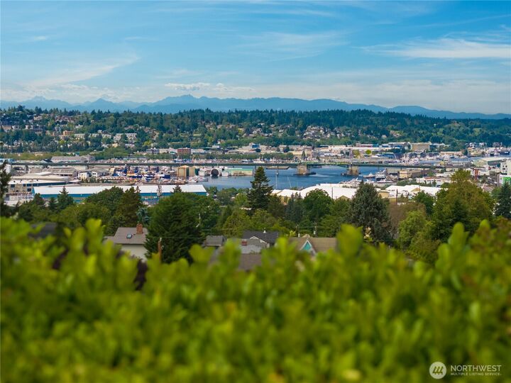 Property Photo:  4311  Greenwood Avenue N  WA 98103 