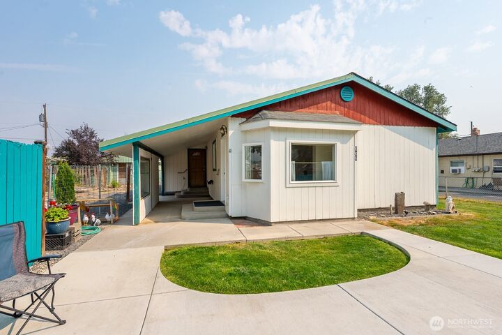Property Photo:  322  3rd Avenue SE  WA 98851 