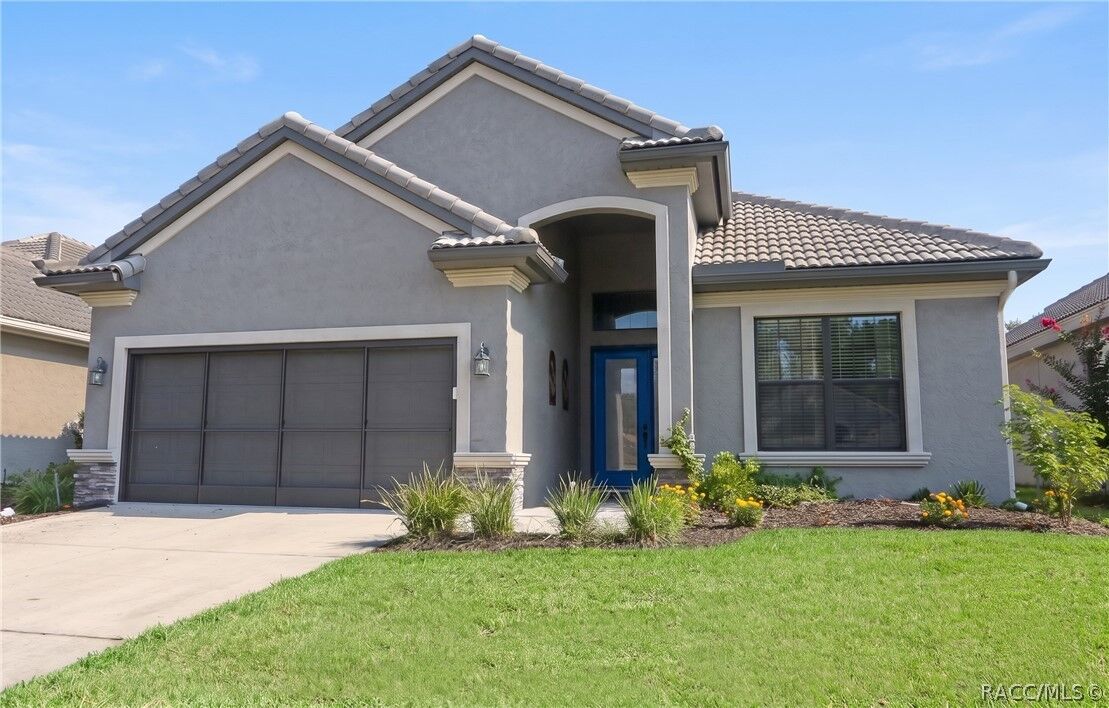 Property Photo: 1677 W Laurel Glen Path FL 34442