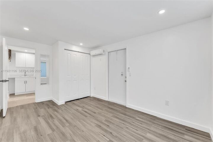 Property Photo: 4917 SW 43rd Terrace A FL 33314