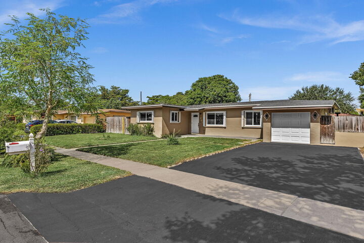 Property Photo: 721 Fairway Drive FL 33317