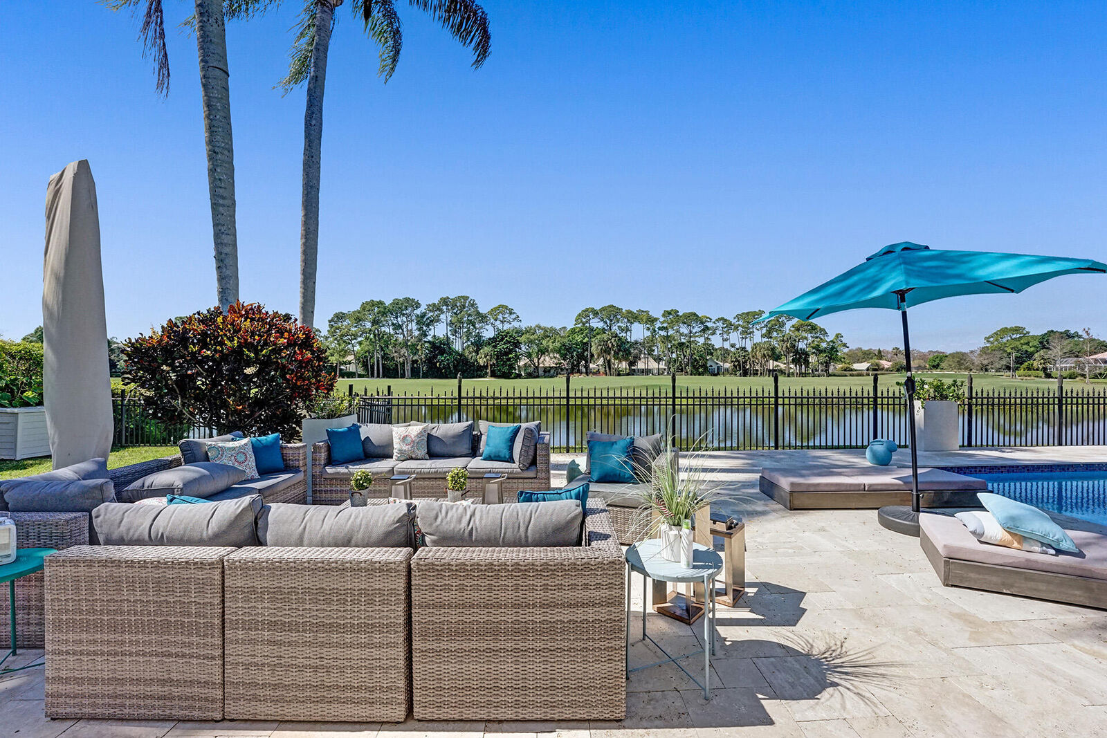 Property Photo: 21 Marlwood Lane FL 33418