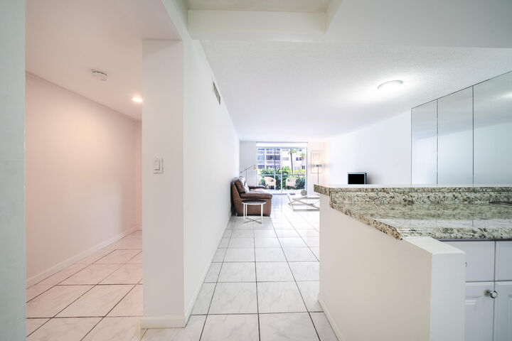 Property Photo:  501 NE 14th Avenue 103  FL 33009 