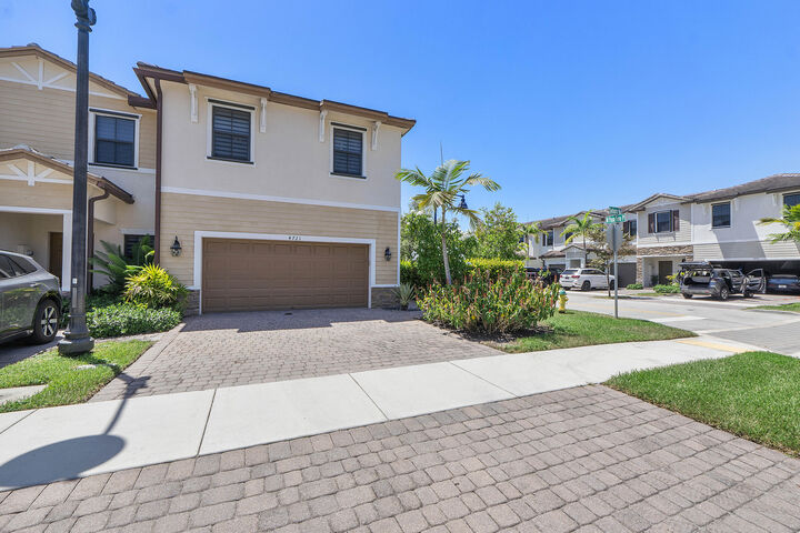 Property Photo:  4721 Santa Cruz Way  FL 33314 