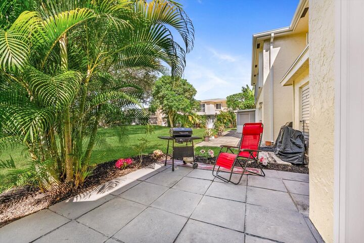 Property Photo:  1241 NW 18th Avenue 102  FL 33445 