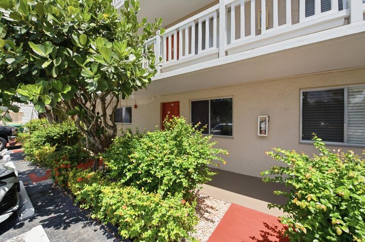 Property Photo:  3601 Inverrary Drive 107  FL 33319 