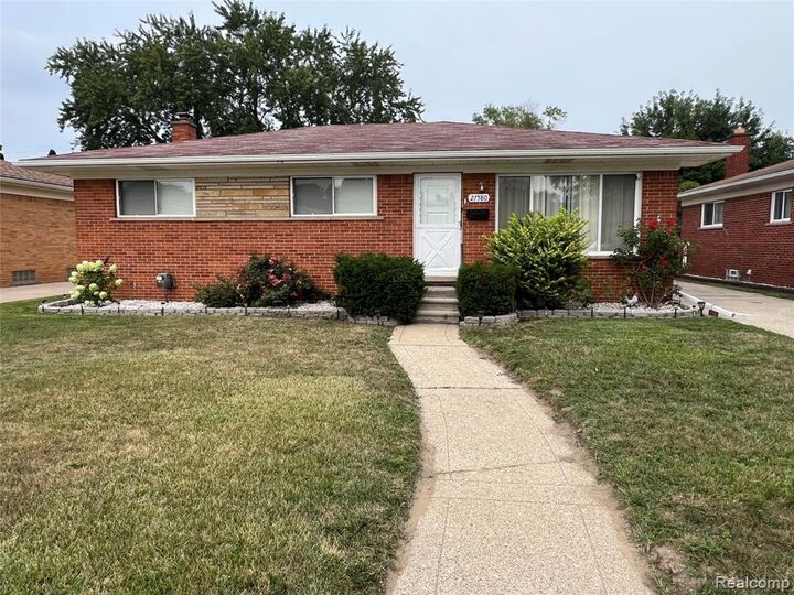 Property Photo: 27580 Jean Road MI 48093