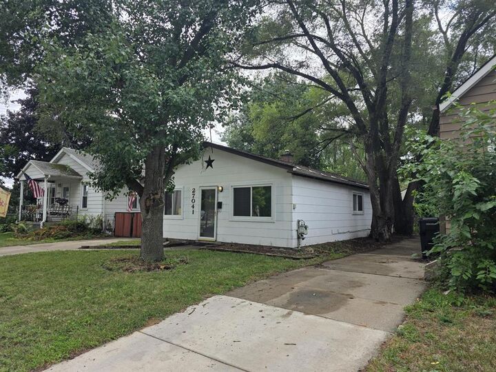 Property Photo:  27041 Brettonwoods Street  MI 48071 