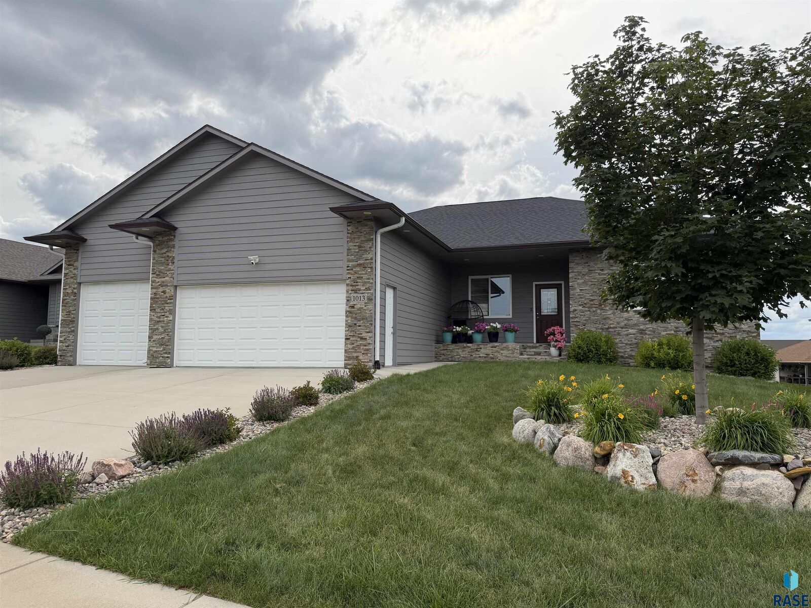 Property Photo: 1013 N Danielle Dr SD 57103