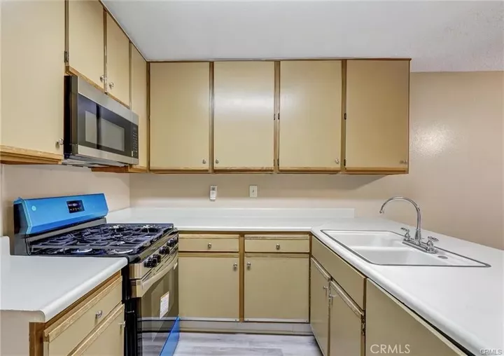 Property Photo: 450 E 4th Street 334 CA 92701