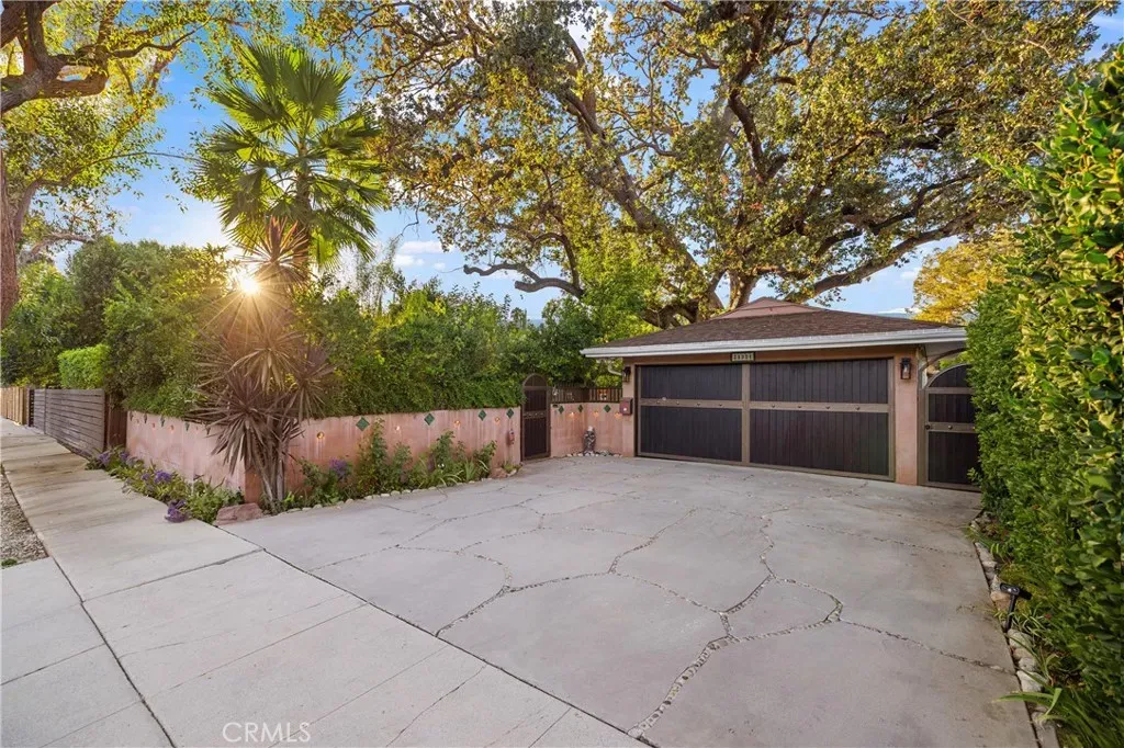 Property Photo:  21321 Providencia  CA 91364 