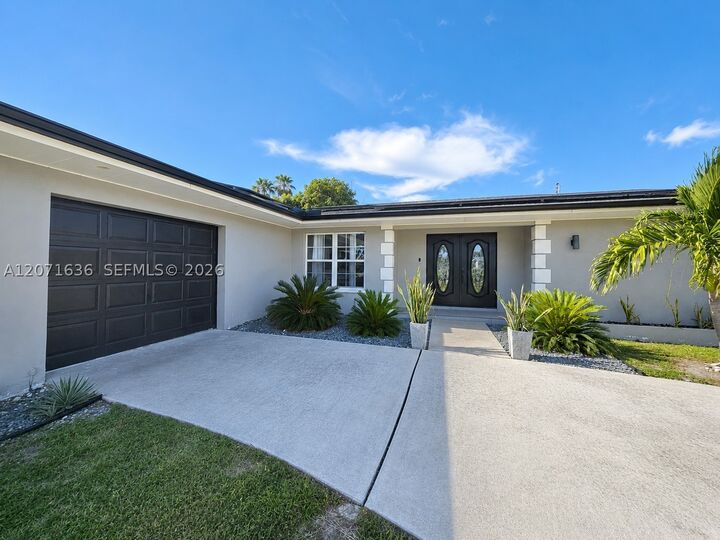 Property Photo:  1419 Shelby Pwky  FL 33904 