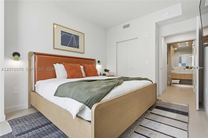 Property Photo:  
