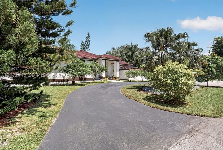 Property Photo: 17711 SW 81st Ct FL 33157
