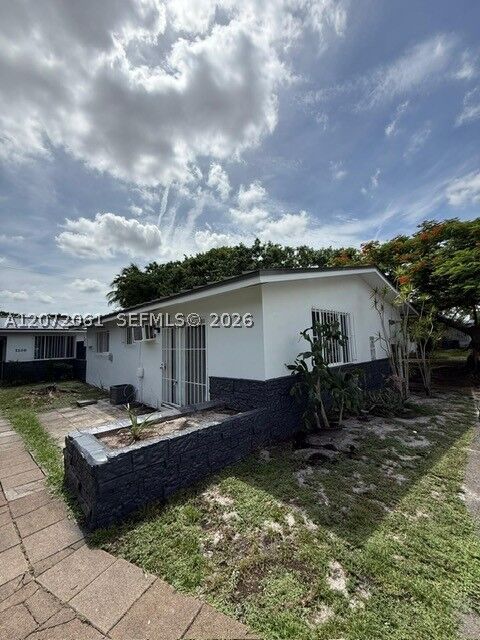 Property Photo:  1134 NW 1st Ave 1134  FL 33311 