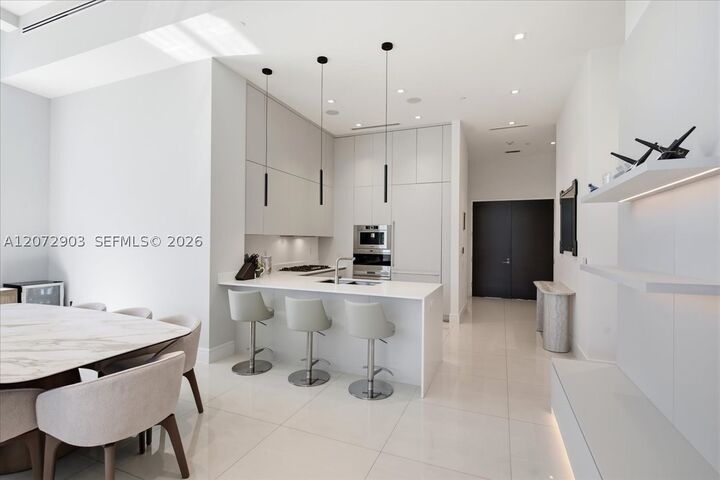 Property Photo:  3250 NE 188th St 101  FL 33180 