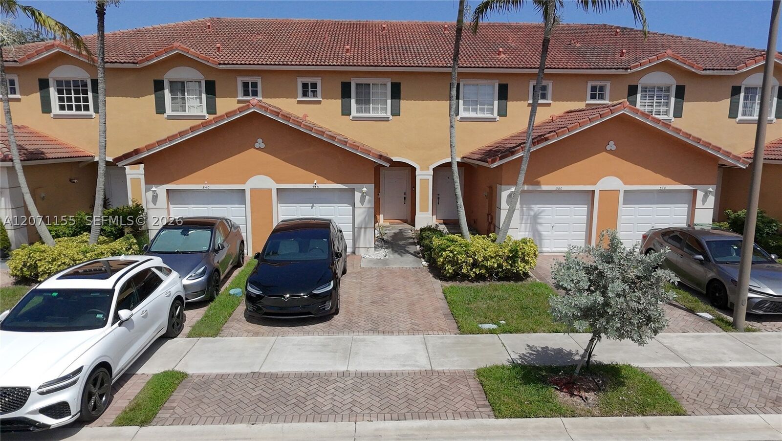 Property Photo:  550 Saint Tropez Ln  FL 33068 