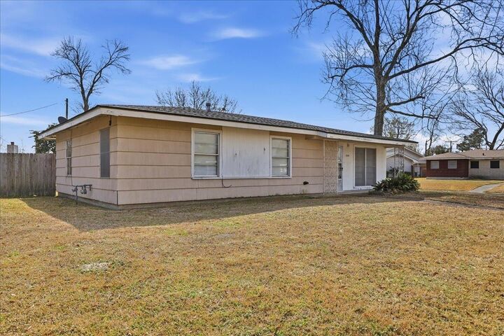 Property Photo:  1709 Robin  TX 77632 