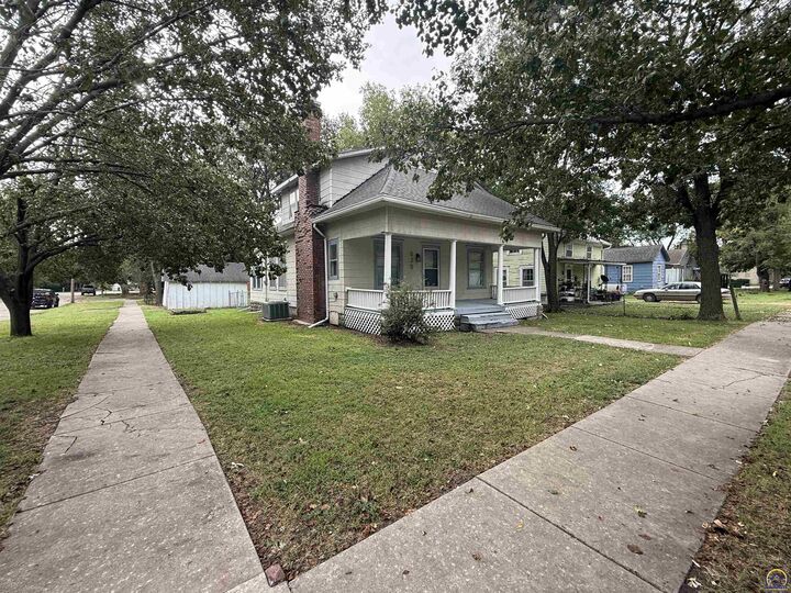 Property Photo: 628 Sylvan St KS 66801