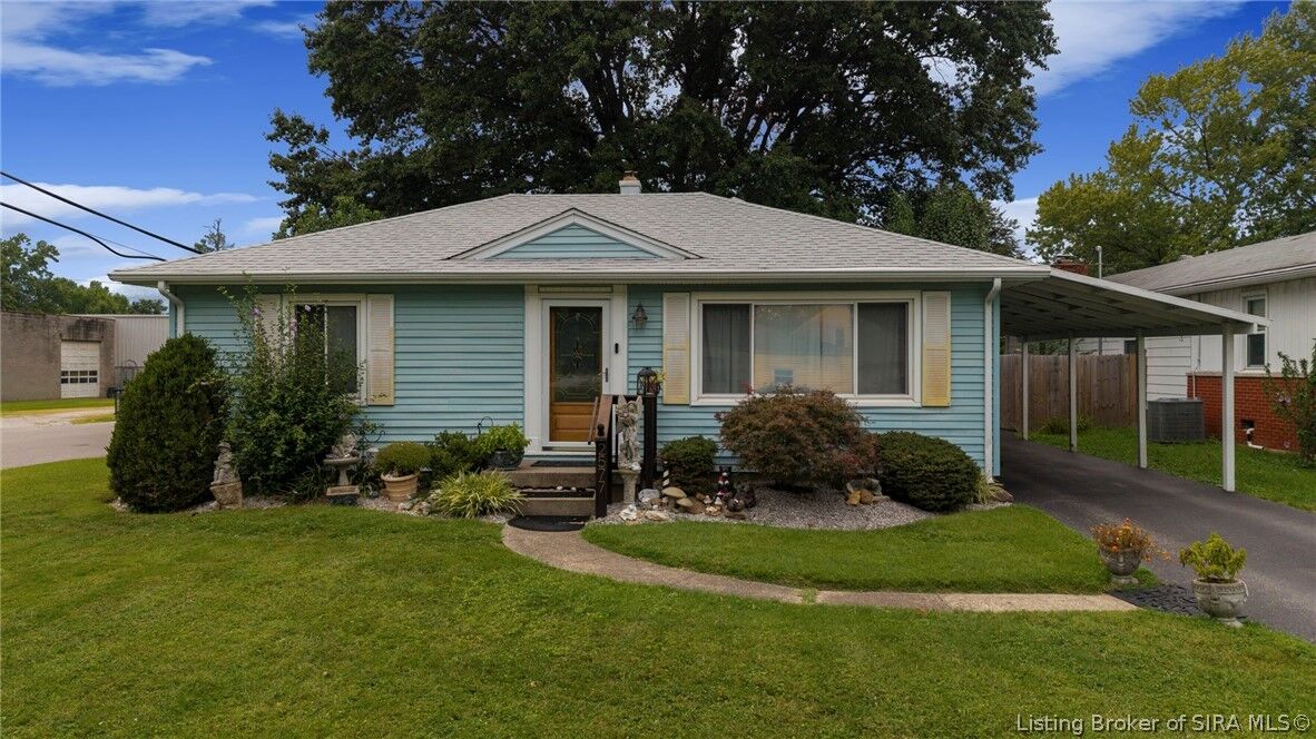 Property Photo: 2577 Roanoke Avenue IN 47150