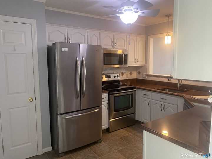 Property Photo:  884 Glacier Way 884  CT 06489 