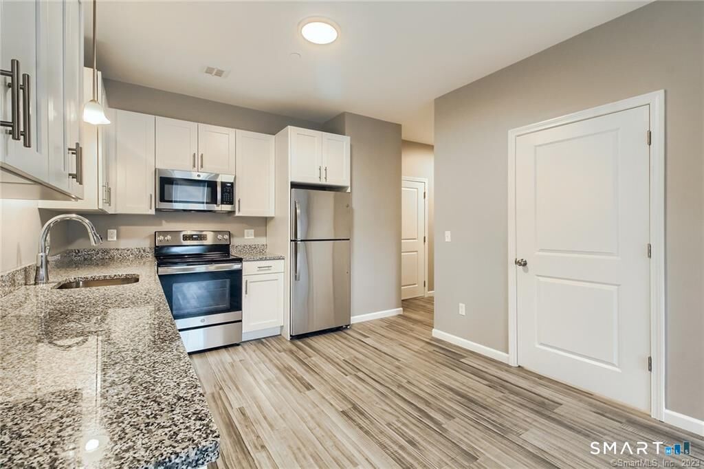 Property Photo: 9 Steele Boulevard 201 CT 06037