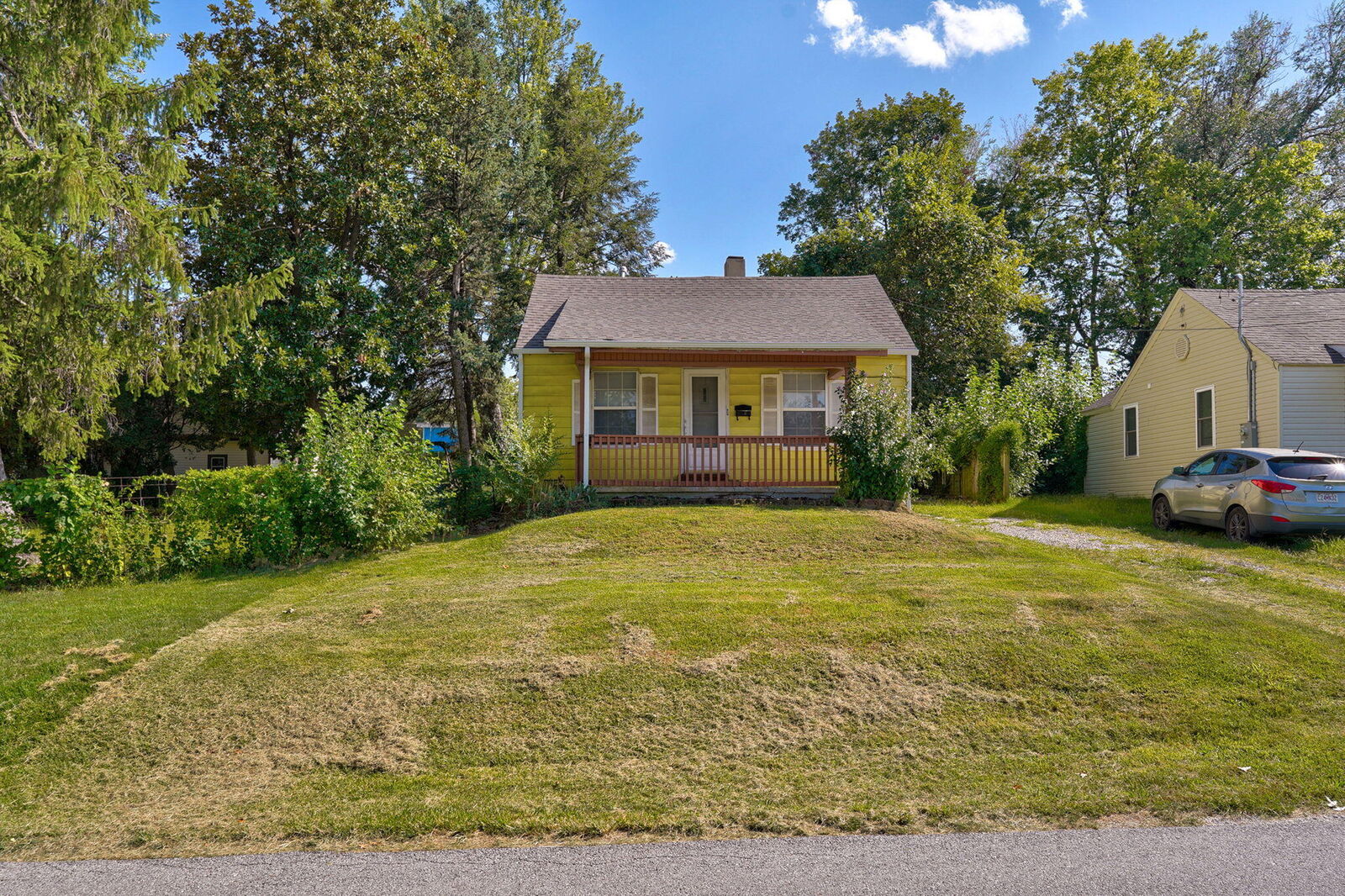 Property Photo: 908 W Della Street MO 65803