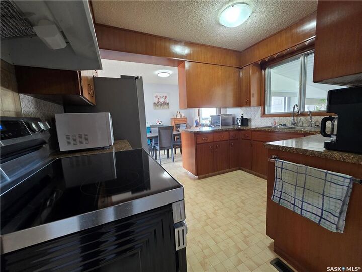 Property Photo: 531 2nd Avenue SE SK S9H 3J9