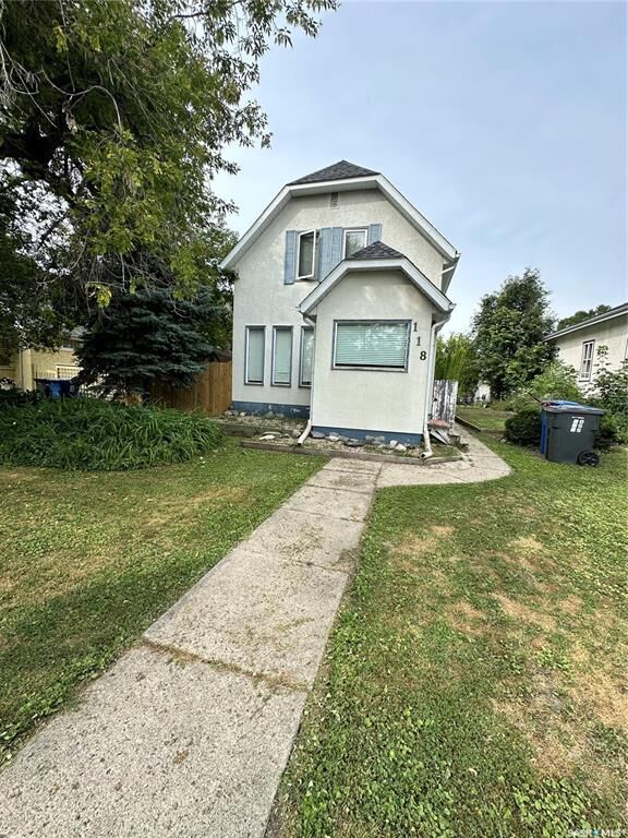 Property Photo: 118 5th Avenue W SK S0A 2P0