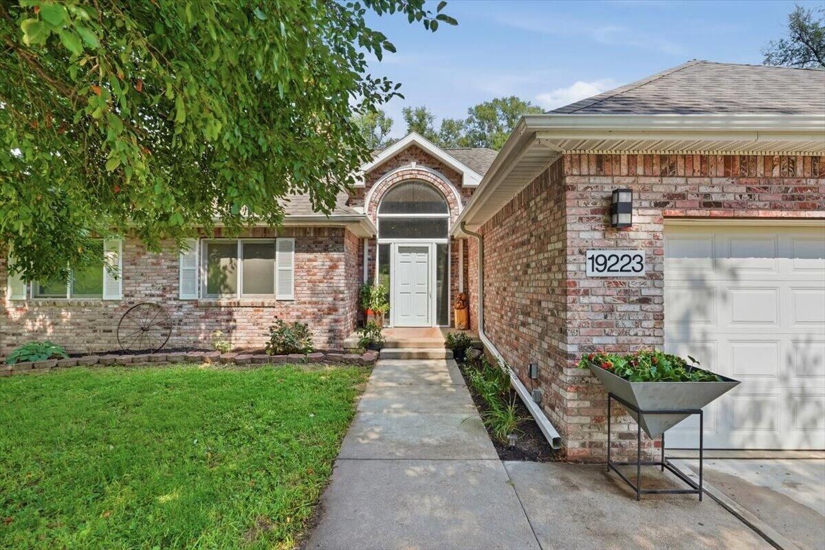 Property Photo:  19223 Hawthorne  Avenue  IA 51503 
