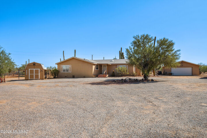 Property Photo: 11938 W Grey Stone Loop AZ 85743