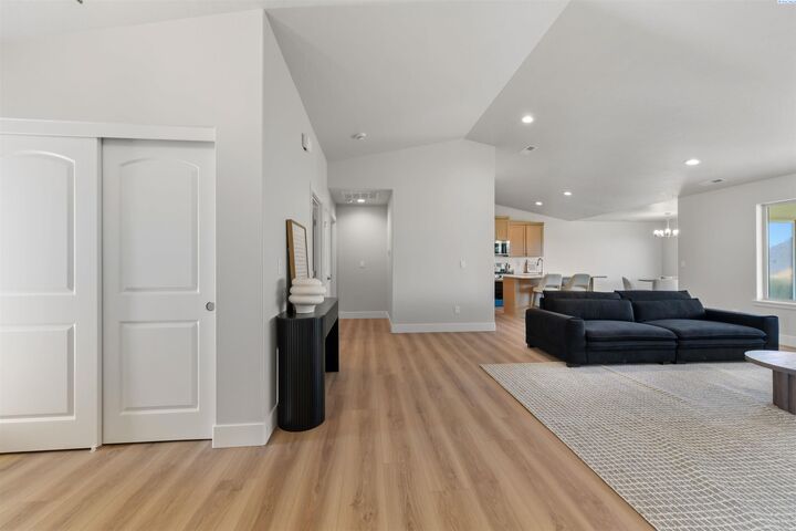 Property Photo: 2837 S Osborne St WA 99338