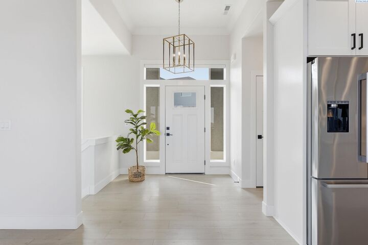 Property Photo:  3603 Orchard St  WA 99353 