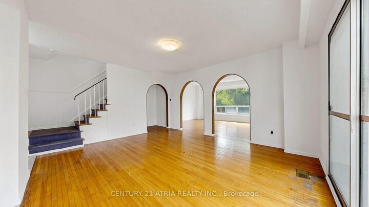 Property Photo: 3441 Oakglade Crescent ON L5C 1X4